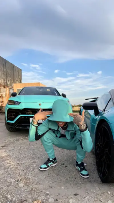 Central Cee Lamborghini bleu