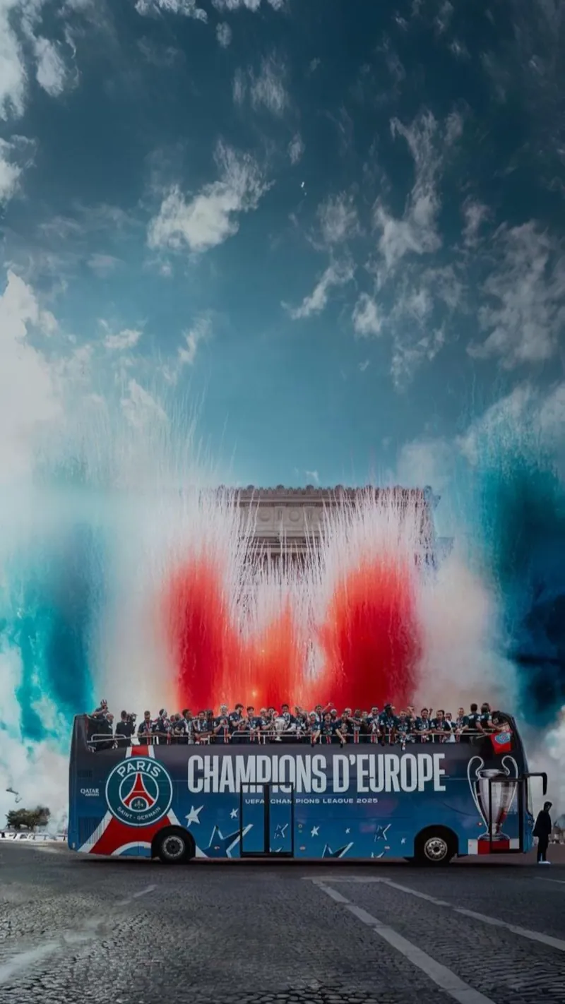 PSG at the Arc de Triomphe