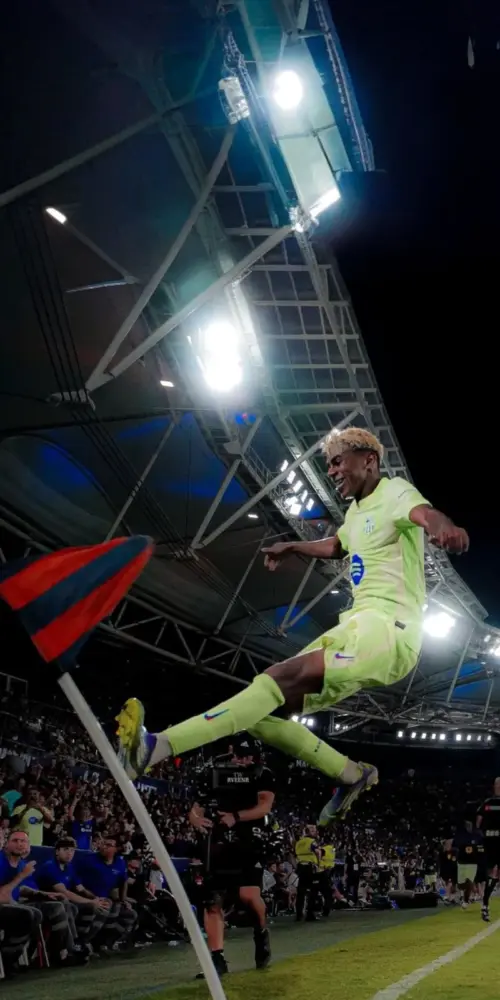 Lamine Yamal Player Fc Barcelona wallpaper HD 4K for phone