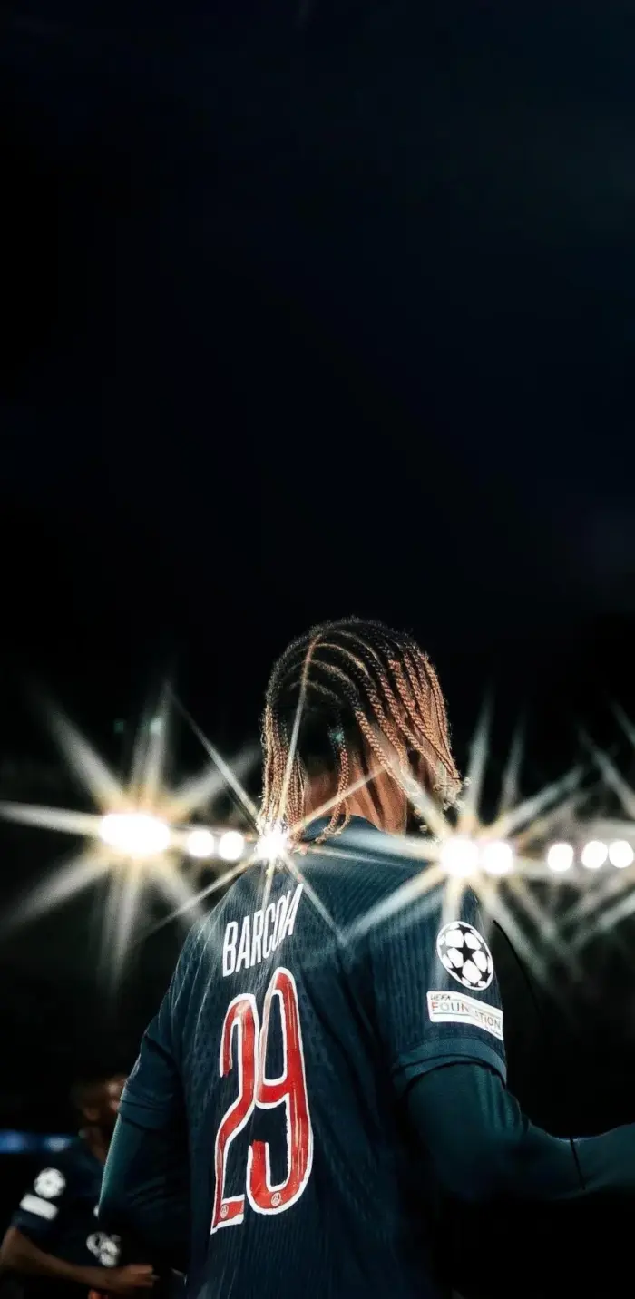 Bradley Barcola PSG Phone Background