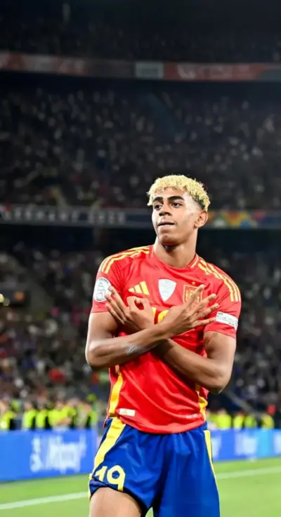 Lamine Yamal Signe de célébration