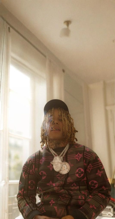 French rapper Zola Background