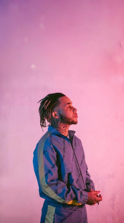 Rappeur Zola Arrière Plan Rose pour téléphone