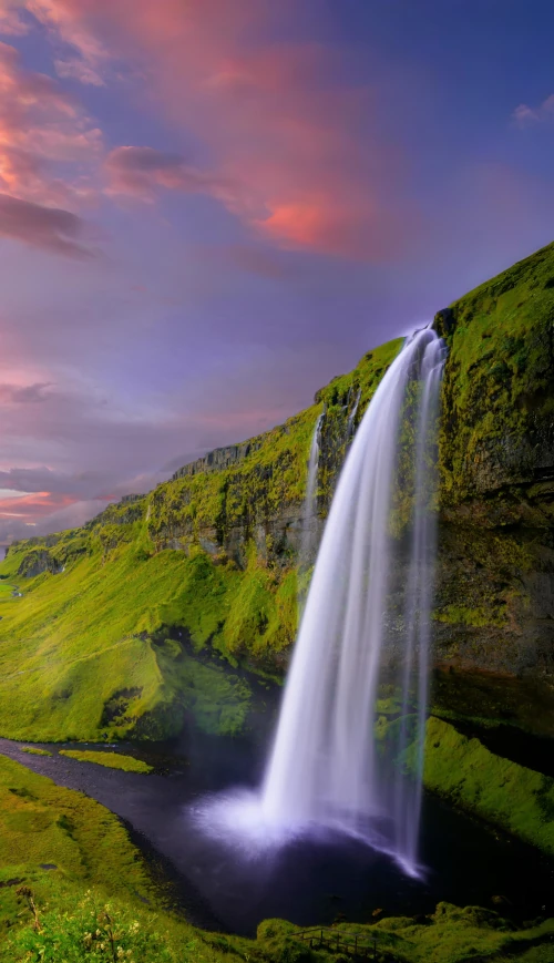 Photographie d'une Cascade au coucher de soleil