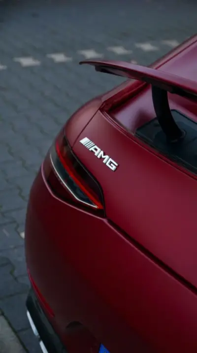 Arrière plan Mercedes-AMG rouge