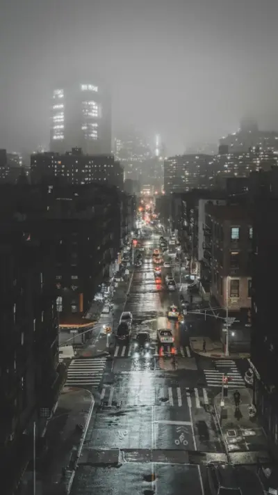 Ville dans le brouillard