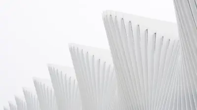 Architecture minimaliste blanche moderne pour pc
