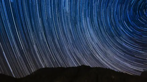 High-resolution starry sky and star trails wallpaper HD 4K for desktop