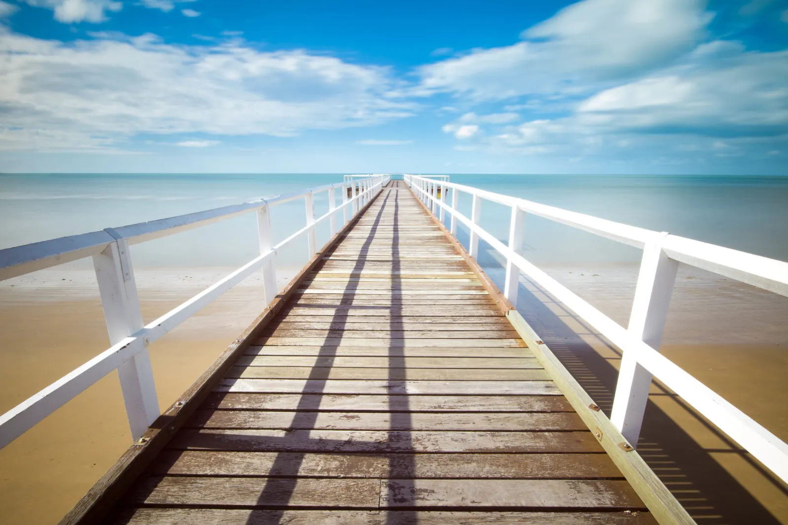 Wooden jetty on a paradise beach wallpaper HD 4K for desktop