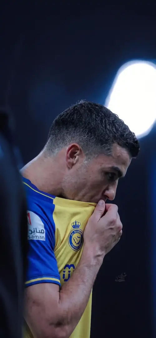 Cristiano Ronaldo kissing Al-Nassr jersey