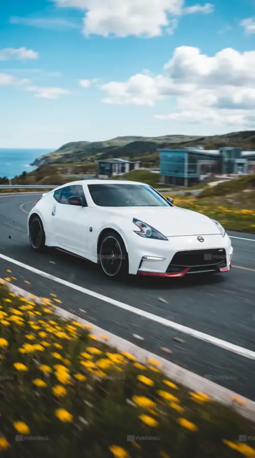 Nissan 370Z blanche sur route côtière